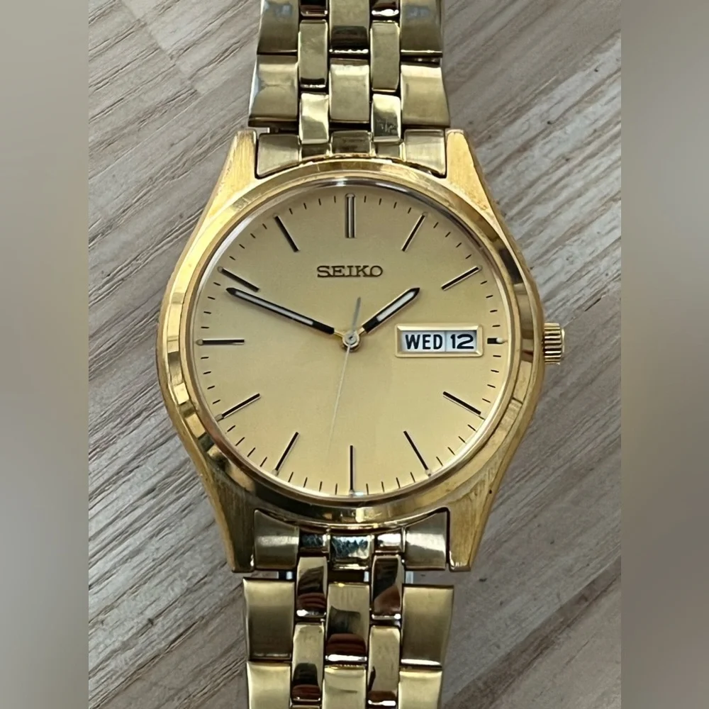 Seiko Vintage Men’s Watch Gold-Tone Dial Bracelet Markers Day Date Windows